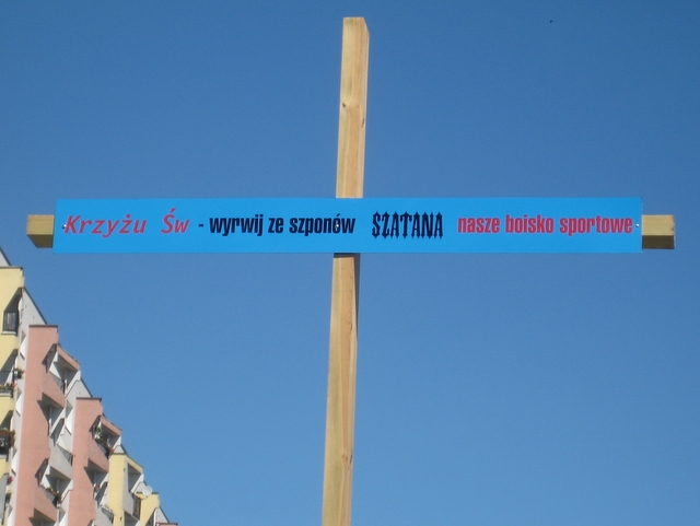 krzyż na boisku na os. Tysiąclecia - Anna Skoczek
