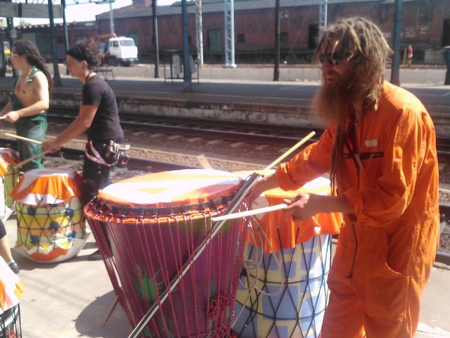 Koncert recyklingowy - dworzec - Anna Skoczek