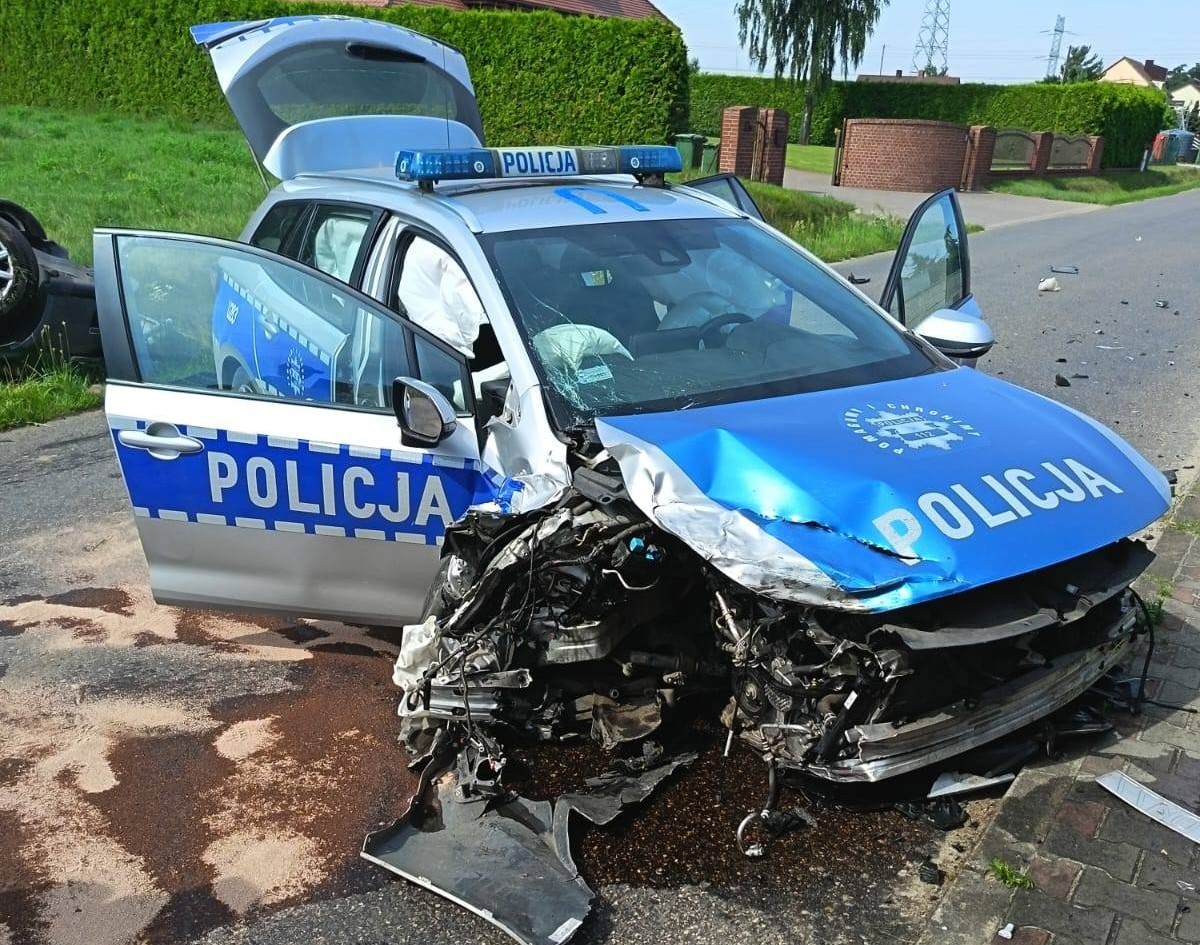 radiowóz wypadek - OSP Ślesin - Facebook