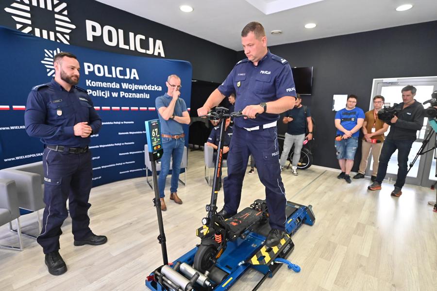 hulajnoga urządzenie policja - Wojtek Wardejn - Radio Poznań