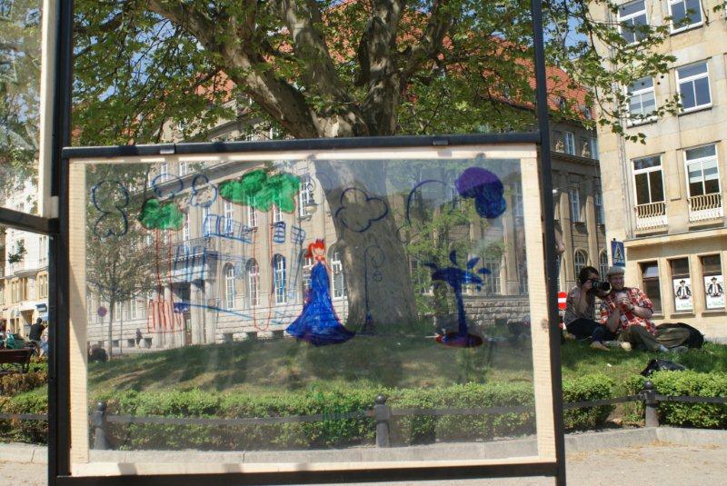 dzieci malują plac wolności - Anna Skoczek
