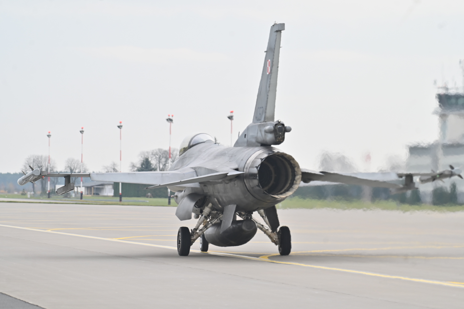 f 16 samolot krzesiny - Wojtek Wardejn - Radio Poznań