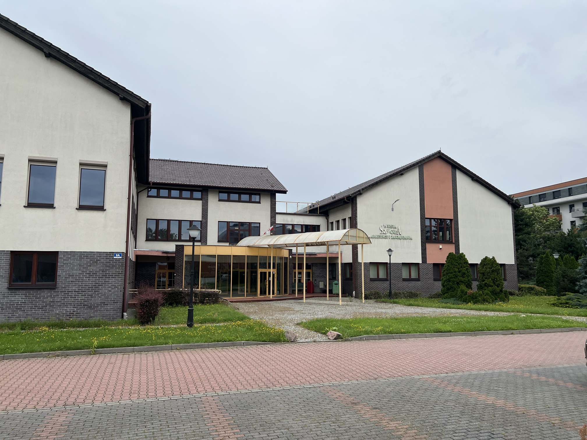 Wyższej Szkoły Marketingu i Zarządzania przy ul. Ostroroga - UM Leszno 