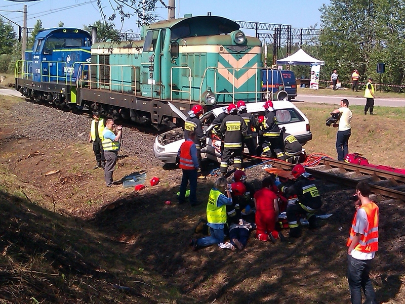 Symulowane zderzenie lokomotywy z samochodem - Adam Sołtysiak - PKP PLK