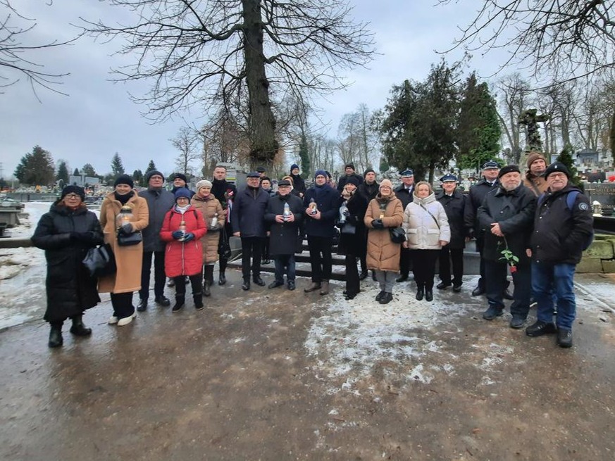 Róże bez kolców na grobie pisarki. Konin pamięta o Urbanowskiej