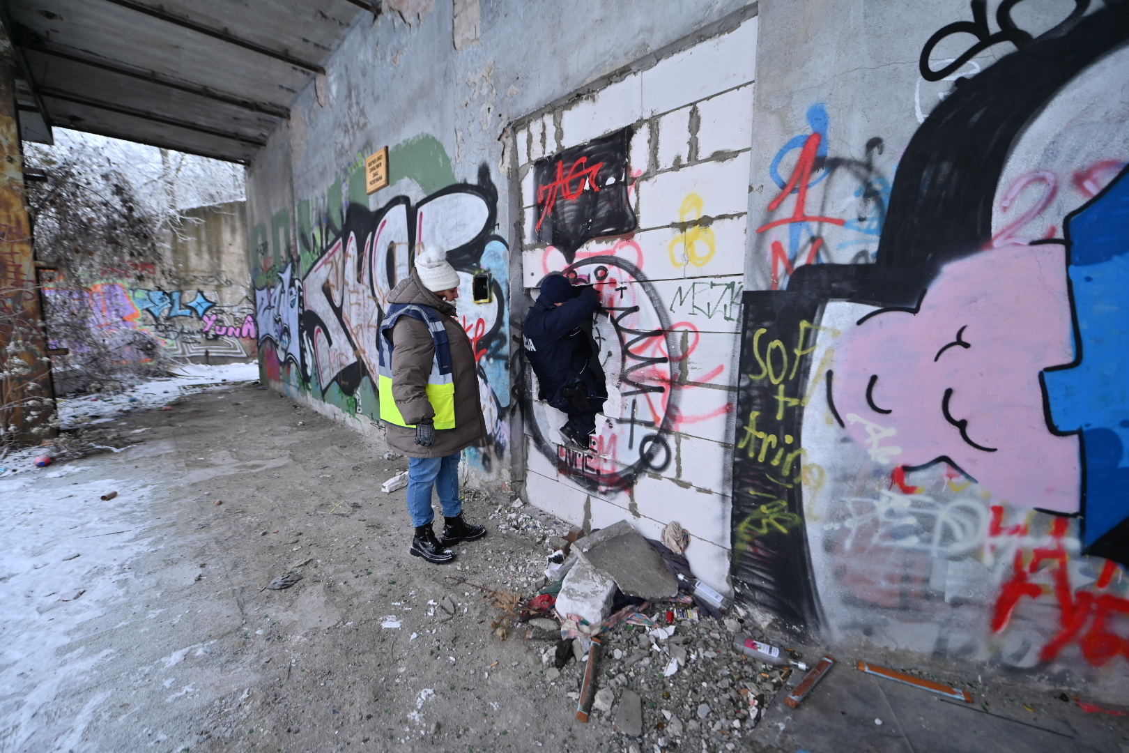 Służby patrolują koczowiska bezdomnych mróz bezdomni - Wojtek Wardejn  - Radio Poznań