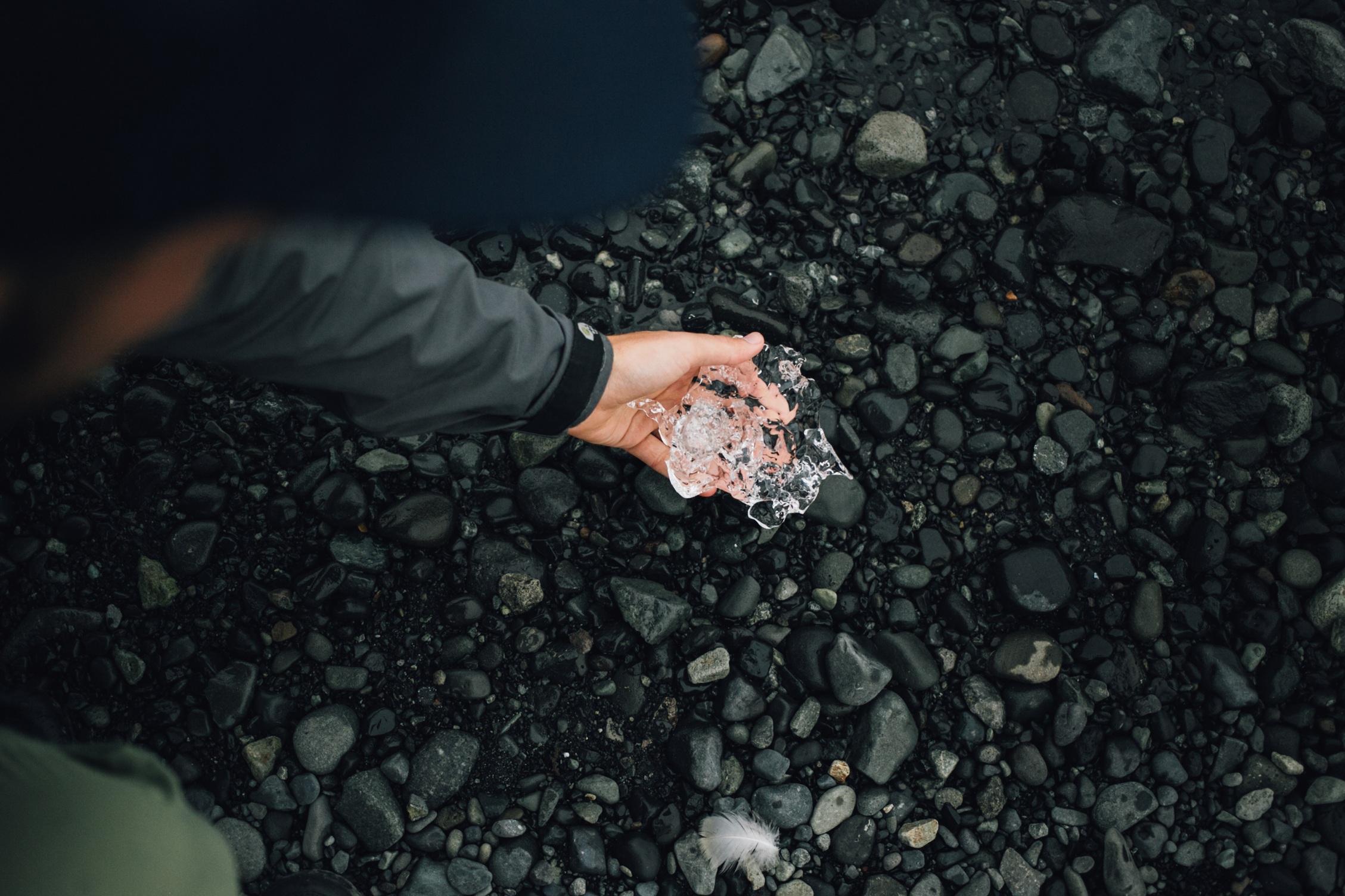person-holds-piece-glacier-ice-iceland - Freepik