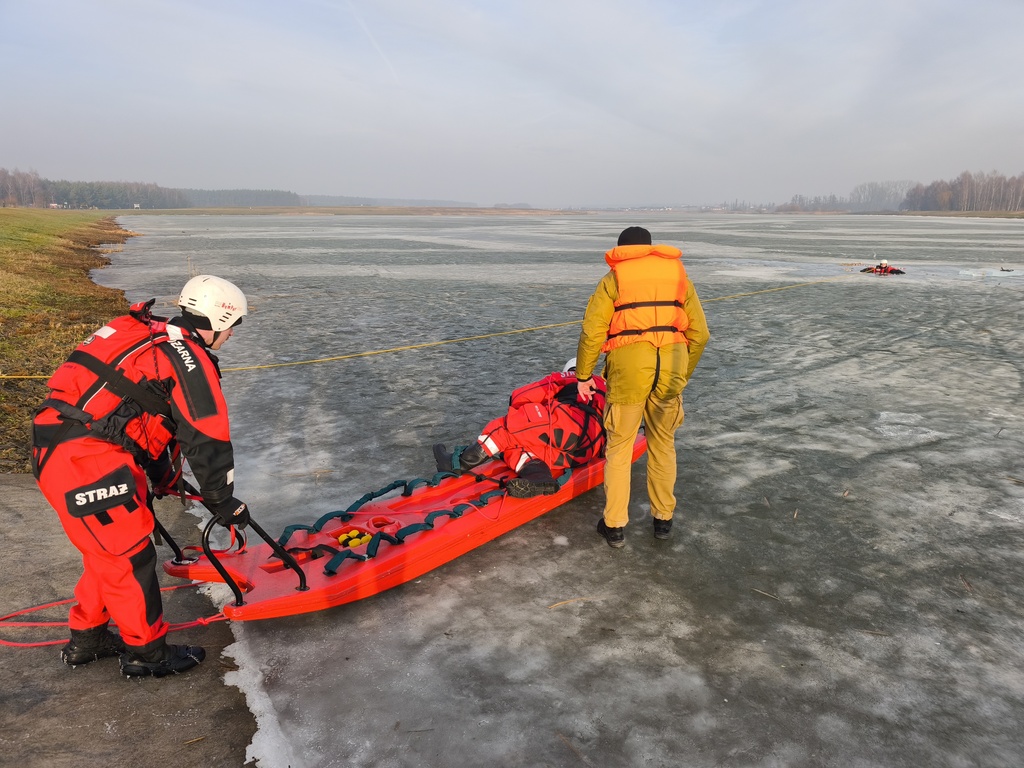 ćwiczenia lód jezioro rydzyna - Bartłomiej Klupś - Radio Poznań