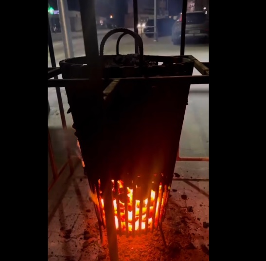 Koksowniki na ostrowskich ulicach. Mają grzać aż do czwartku