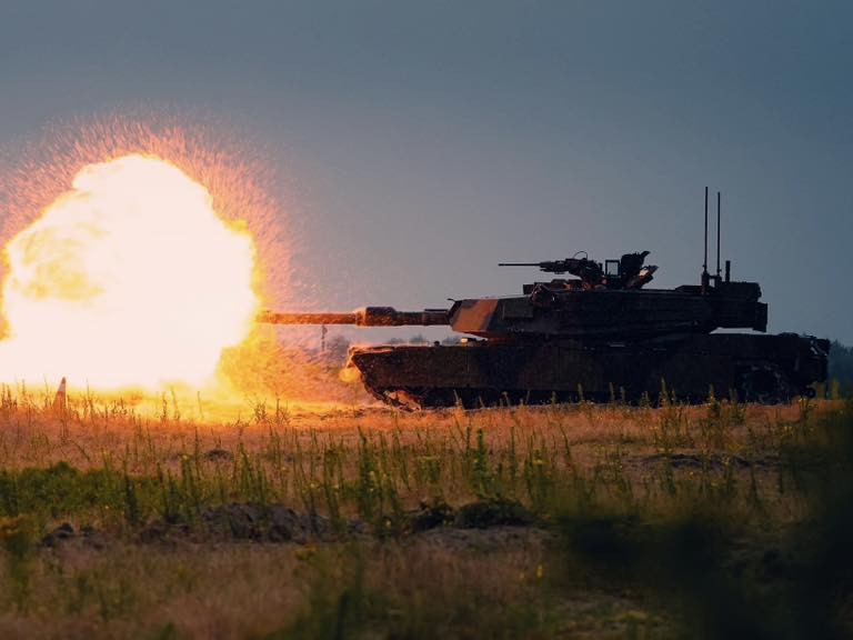 Nowa hala dla czołgów Abrams gotowa