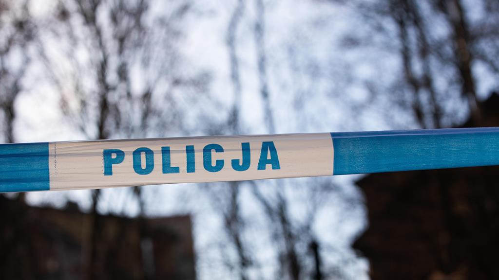 Zwłoki młodego mężczyzny przy kościele. Prokuratura wszczyna postępowanie