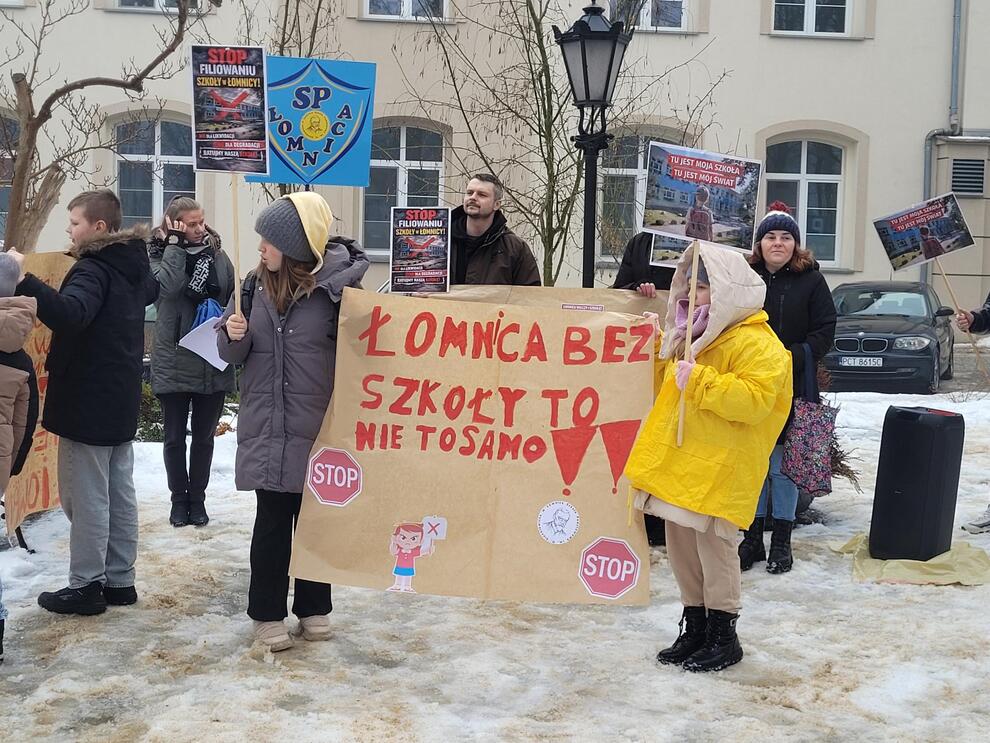 protest gmina trzcianka szkoły łomnica i biała - Marek Wolski - Radio Poznań