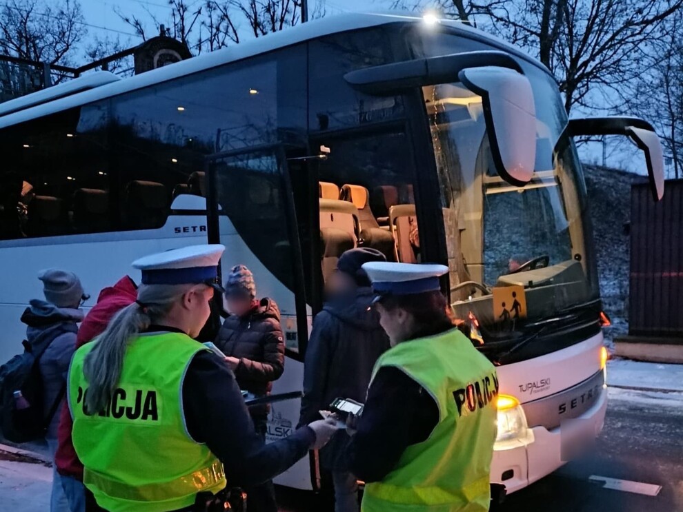 Służby kontrolują wyjazdy na zimowy wypoczynek
