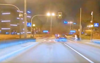 O krok od tragedii na pasach. Szokujące nagranie z Poznania [WIDEO]