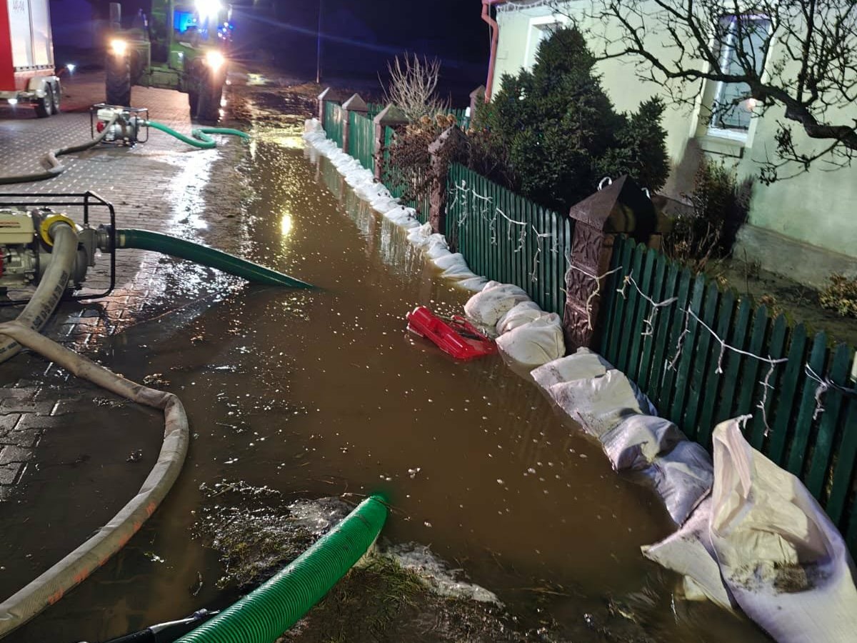 Noc pełna napięcia. Droga zamieniła się w potok. "Nikt się nie spodziewał takiego czegoś"