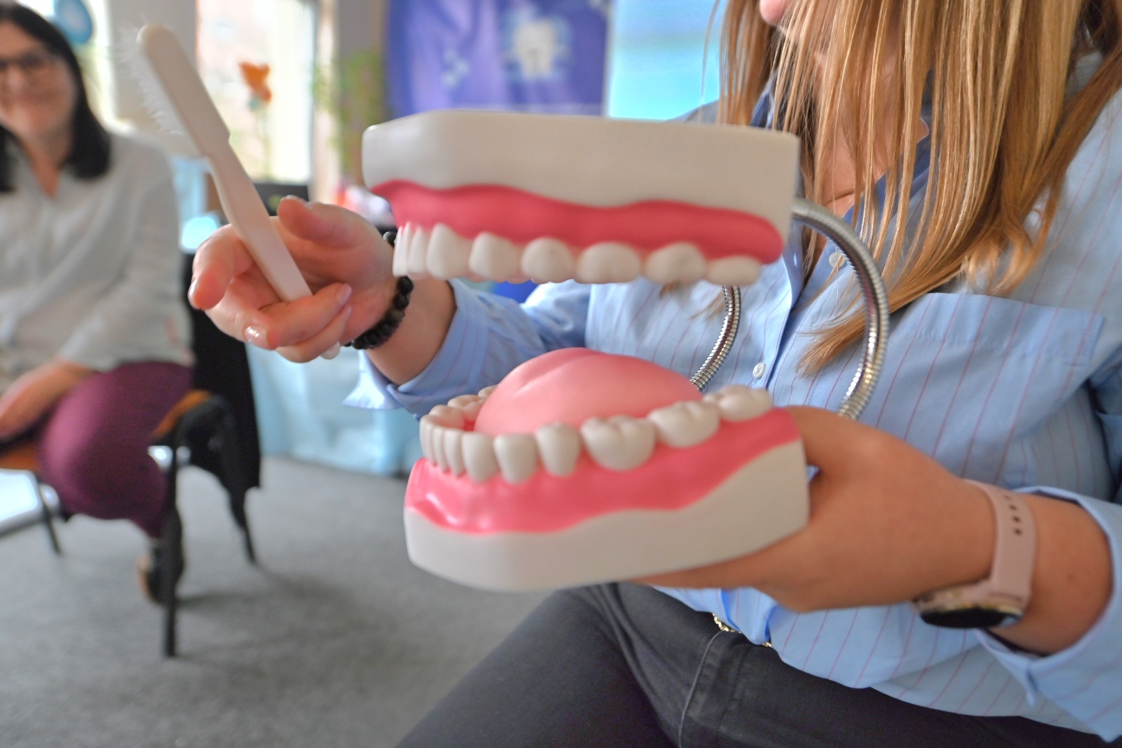 wesoły uśmiech dzieci zęby dentysta - Wojtek Wardejn - Radio Poznań