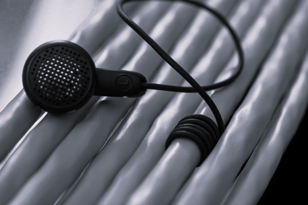 podsłuch - Olaf Schroeer - Canva