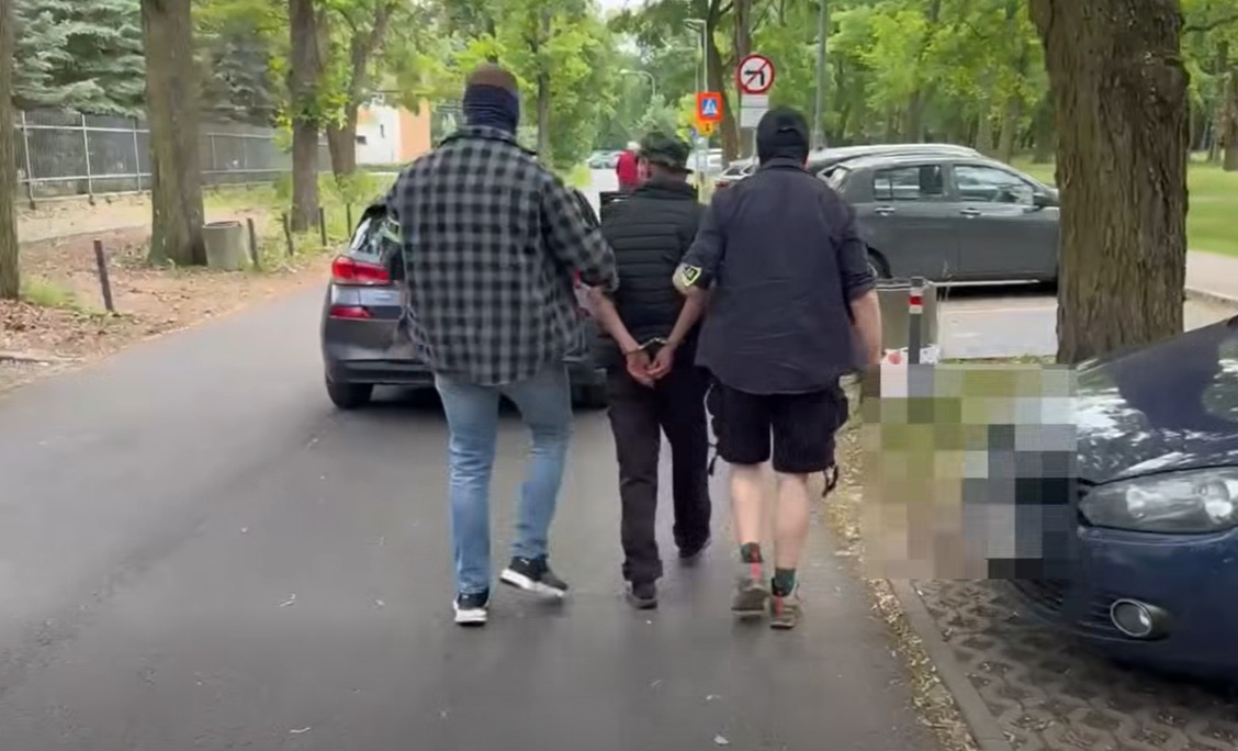 Kilkadziesiąt aut uszkodzonych w Poznaniu. Policja zatrzymała 60-latka