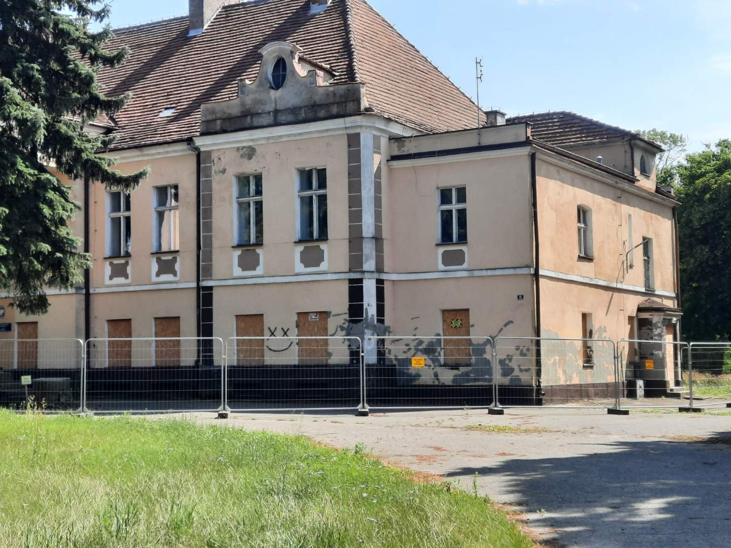 pałac OHP w Niechanowie - Rafał Muniak  - Radio Poznań