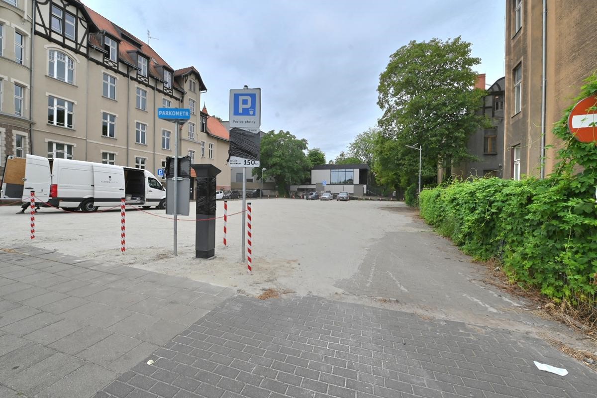 parking zamiast kamienicy roosevelta poznań - Wojtek Wardejn  - Radio Poznań