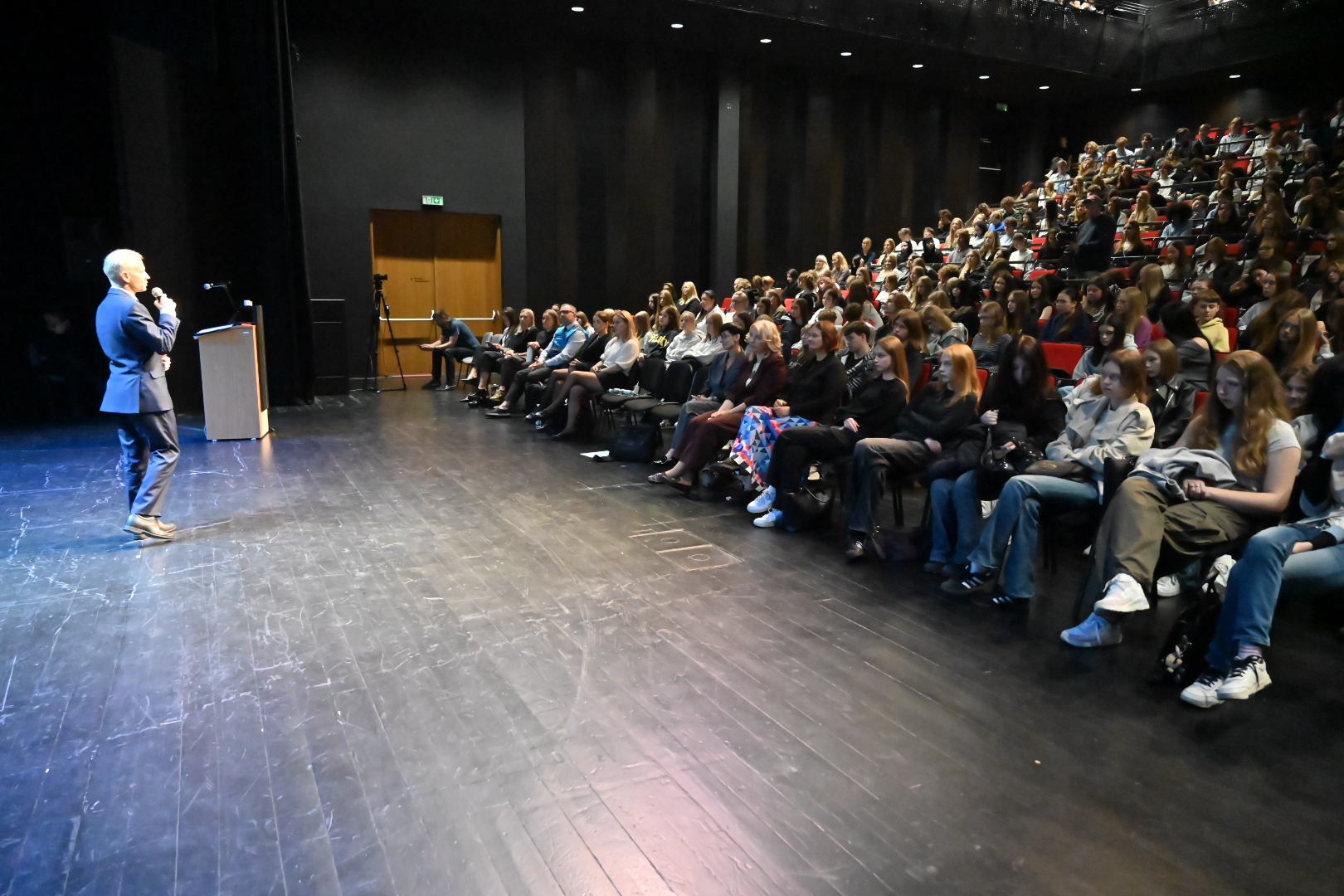 konferencja przeciwko przemocy online - Wojtek Wardejn