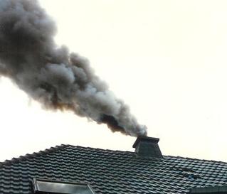 Spalanie odpadów - dym z komina - WOŚ UMP