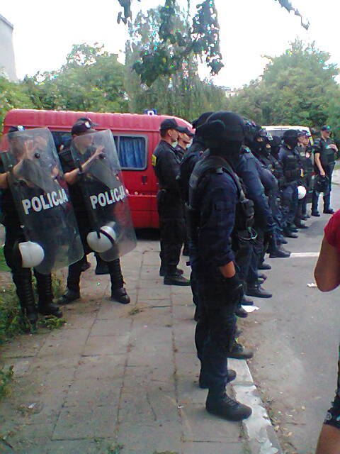 anarchiści bronią skłot (1) - Jacek Butlewski