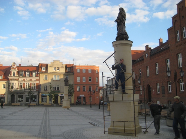 Figury na rynku w Środzie Wielkopolskiej - Rafał Regulski