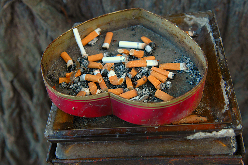 papierosy palenie zabija serce - TomFoto