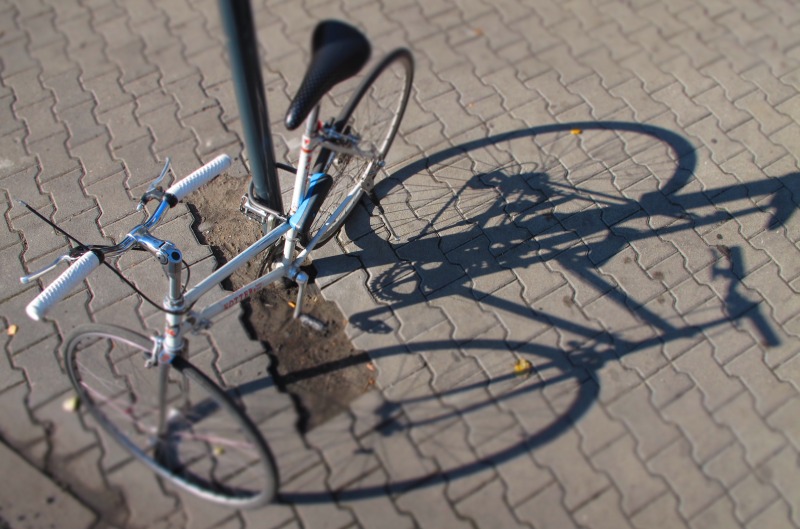 rower przypięty cień - TomFoto