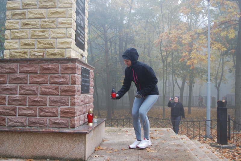 Zapal Znicz Pamięci 2012 za parkiem w Koninie 