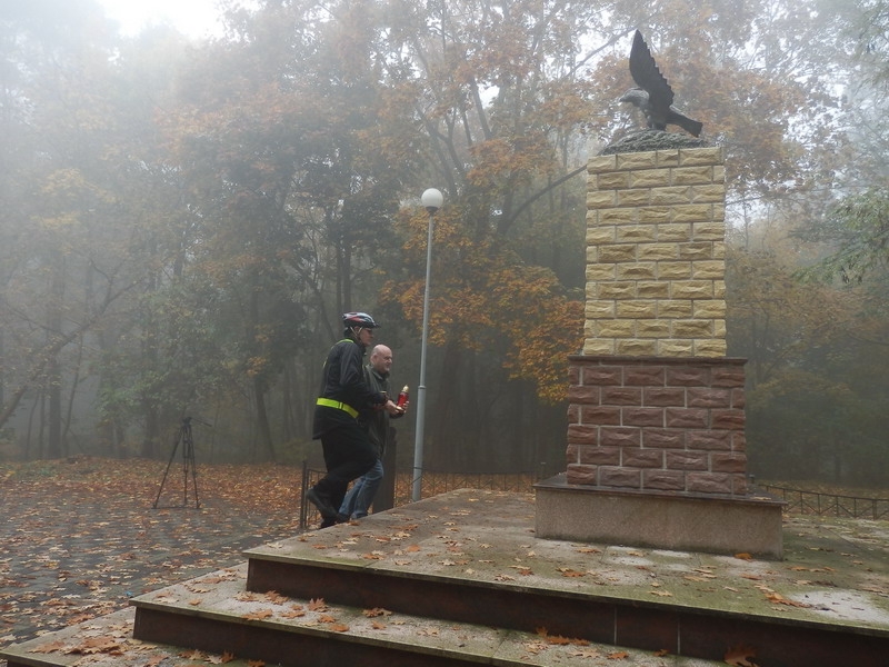 Zapal Znicz Pamięci 2012 za parkiem w Koninie 