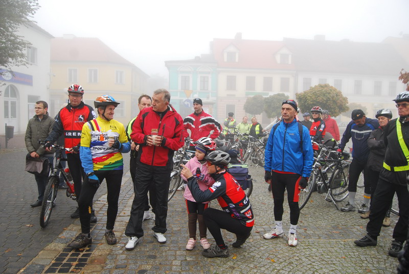 Zapal Znicz Pamięci 2012 na placu Wolności w Koninie