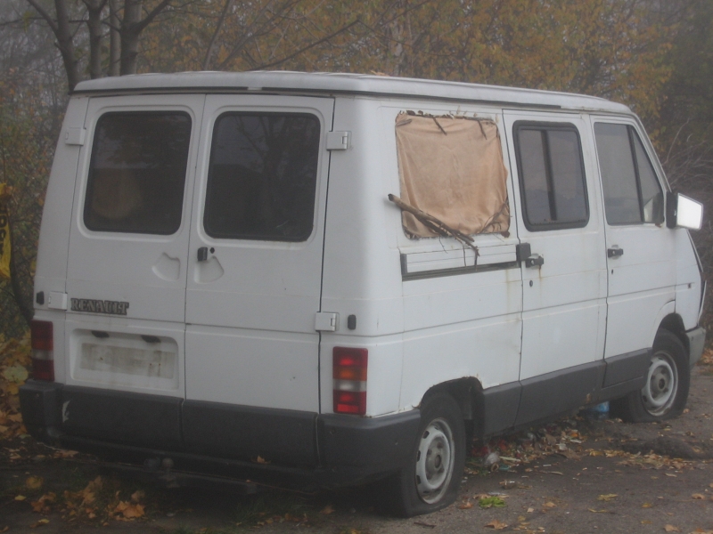 Bezdomni śpią w samochodzie - Rafał Muniak