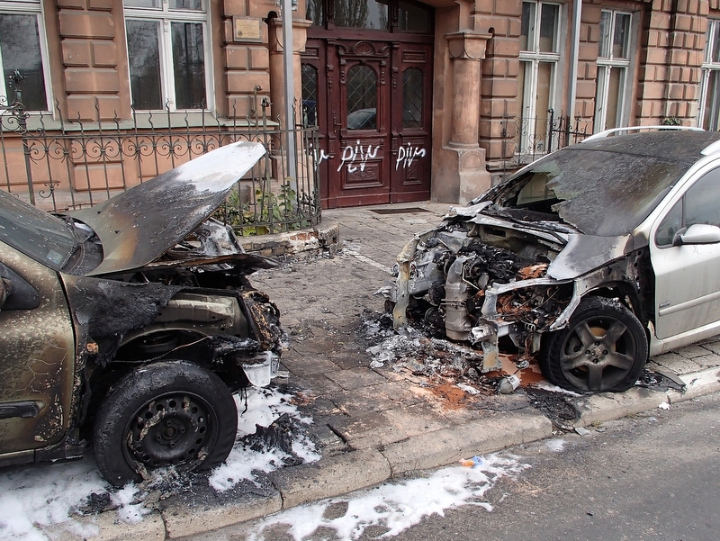 Spalony samochód - Krzyżowa - Paweł Olejnik