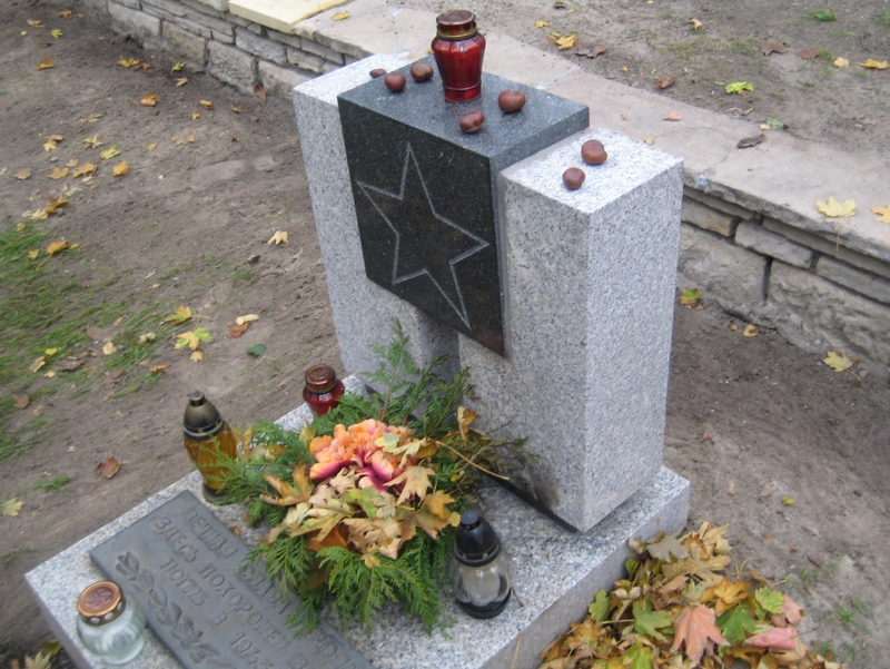 Cytadela - sprzątanie grobów - Jacek Butlewski