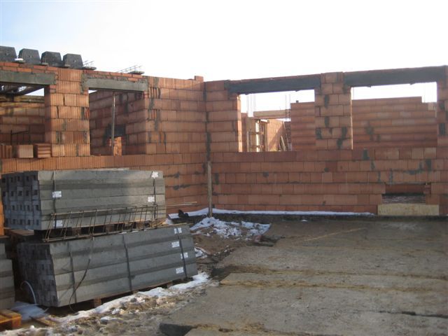 Budynek szkolny w budowie  - Danuta Synkiewicz