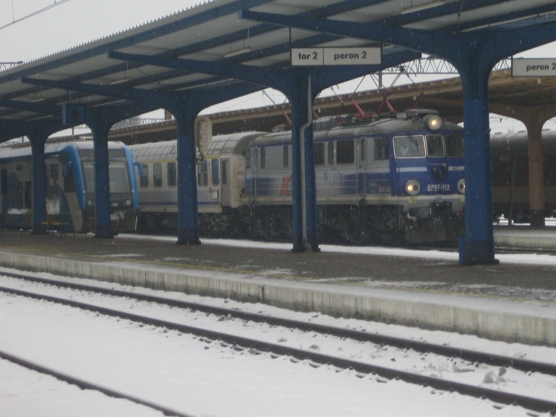 Piła Główna - stoją pociągi - Wiesława Pinkowska