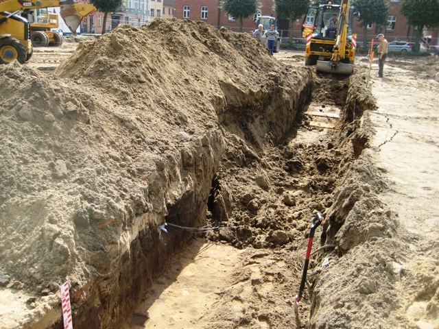 Rynek w Środzie - remont   wykopaliska - Rafał Regulski