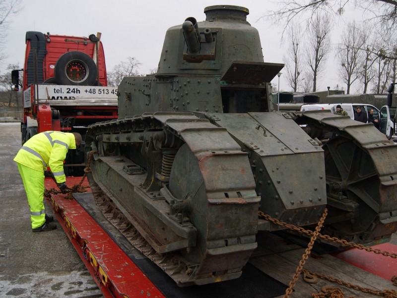 Renault Ft17 wyjeżdża - MBP/CSWL