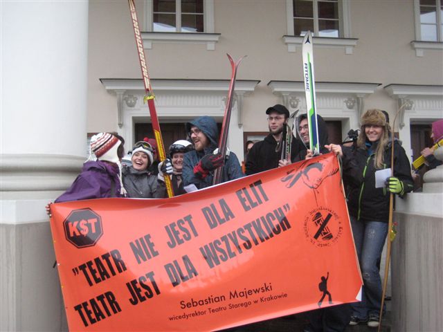 protest z nartami - Danuta Synkiewicz