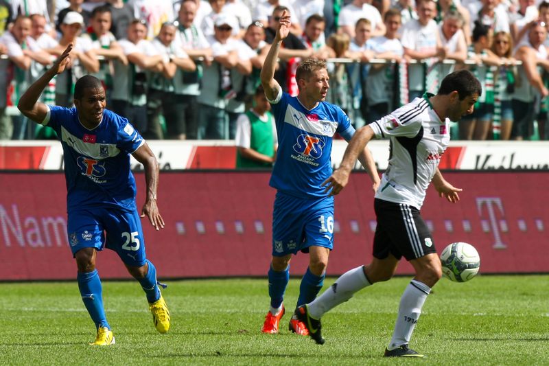 Lech-Legia 0:1 - gol z karnego - T-Mobile Ekstraklasa/X-News