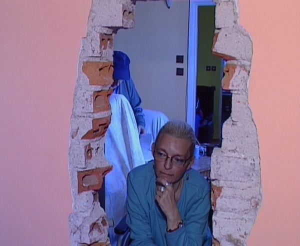 dziura w mieszkaniu w Gnieźnie - dzięki uprzejmości TV Gniezno