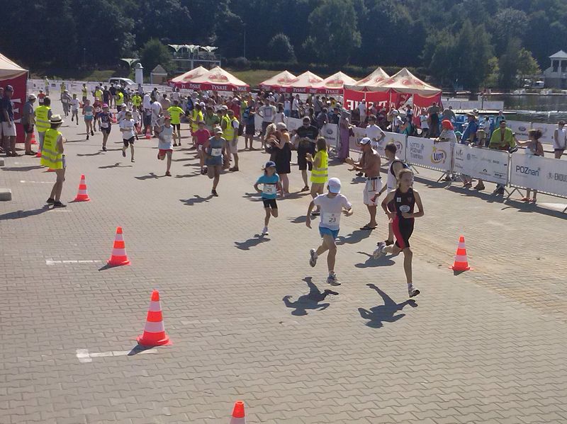 Zawodnicy na trasie Mini Poznań Triathlon - LOTTO POZnan* Triathlon
