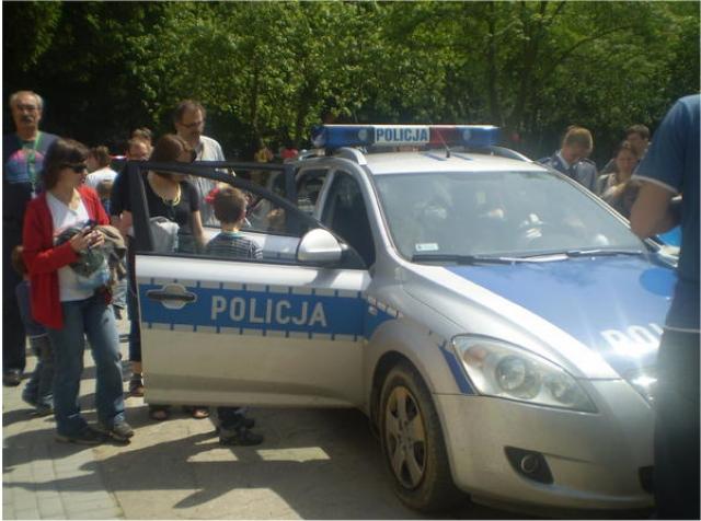 Dzieci w aucie policyjnym - Policja