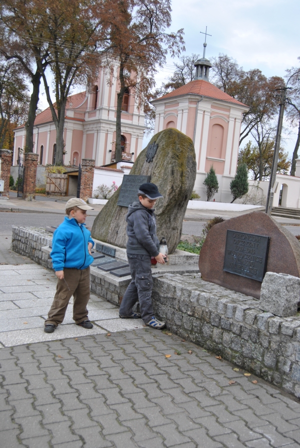 Pomnik Obrońców Ojczyzny 1939-45 w Kwilczu