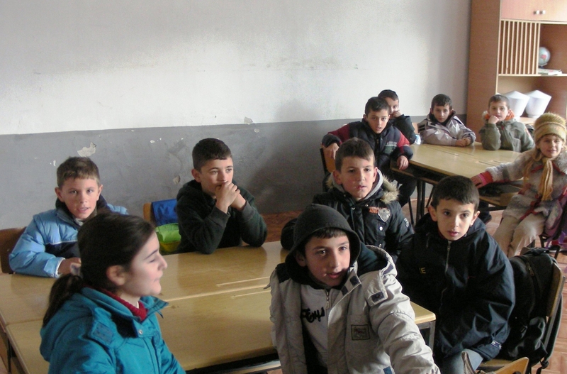 dzieci z kosowa na lekcjach - Redemtoris Missio