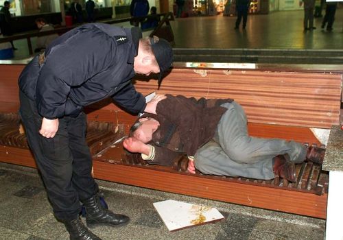 pomoc bezdomnym - Policja