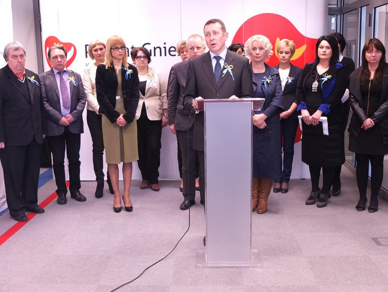 dla ukrainy znicz - Starostwo Powiatowe w Gnieźnie