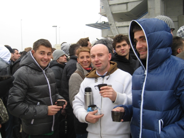 Kolejka kibiców przed meczem Lech-Manchester City - Anna Skoczek